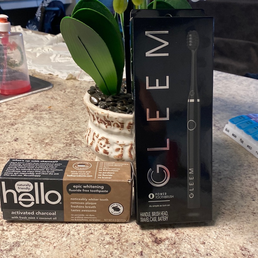Electric Toothbrush and Whitening Toohpaste